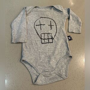 Nununu Long sleeve grey Onesie size 6-12 months